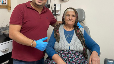 Kulağındaki örümcek, operasyonla çıkarıldı