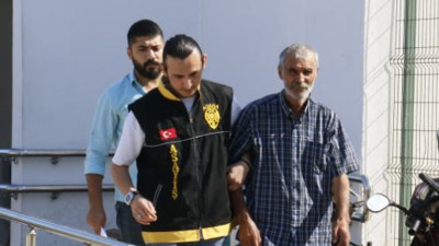 İşyerine gelen oğlunu öldürdü