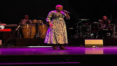 'Afrikalı Diva'nın konuşması Neşet Ertaş'ın ünlü sözünü hatırlattı. İstanbul'da sahneye çıktı