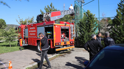 Sakarya’da panik anları. Direğe asılı halde bulundu