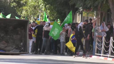 İsrail polisi cami cemaati ile çatıştı