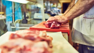 Vatandaş kırmızı ete ulaşamıyor. Marketlerin en tenha kısmı 'kasap' reyonları oldu