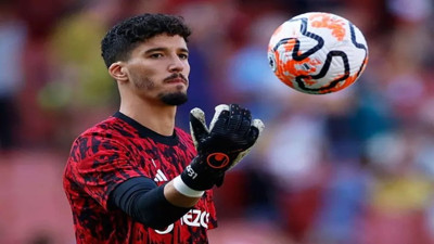 Manchester United'dan Altay Bayındır'a müjde. İngiliz devi kararını verdi