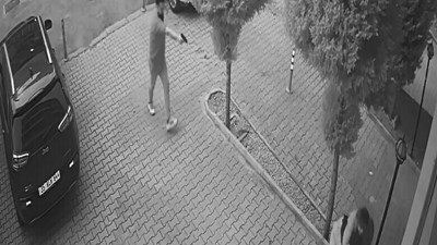 Kızının kolları arasında ölüme gitti. Sokak ortasındaki cinayetin görüntüleri ortaya çıktı