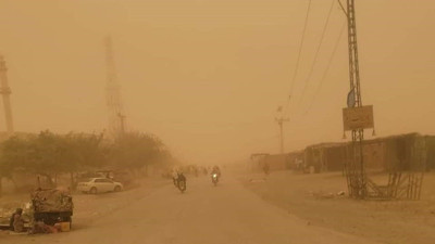 Pakistan’da kum fırtınası. Hayat durma noktasına geldi