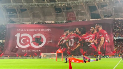 Konya'da, Cumhuriyetimizin 100. yılı için özel olarak hazırlanan koreografi