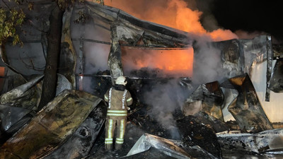 Çatalca’da kömür jeli üretimi yapan fabrika alev alev yandı