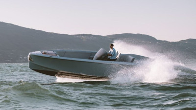 Otomotiv devi elektrikli tekne üretti fiyatı servet değerinde. 45 kilometre gidiyor