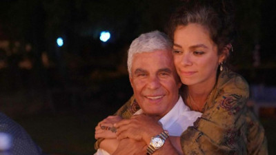 Özge Özpirinçci'den babaya duygusal veda