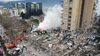 Kahramanmaraş’ta yerle bir olan sitede ihmaller zinciri ortaya çıktı