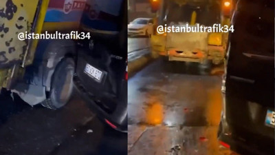 Çöp arabası yolu kapatan aracı ezdi geçti (17 Ekim 2023)