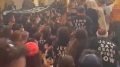 Onlarca Yahudi, Gazzeliler için ABD'de Kongre'de oturma eylemi başlattı