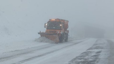 Türkiye'nin en yüksek geçidinde kar fırtınası