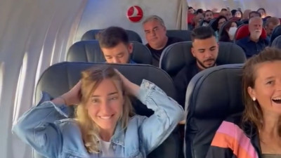 Şahika Ercümen'e pilottan kutlama anonsu. Rekortmen sporcu uçakta duygu dolu anlar yaşadı