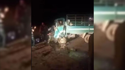 Sakarya'da otomobil ile kamyonet çarpıştı; baba- oğul öldü, 3 yaralı