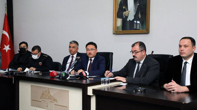 Valiliğin ortasında öğretmene dayak. Yazıklar olsun