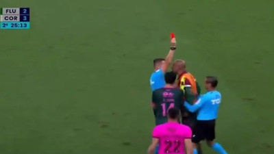 Felipe Melo çıldırdı! Hakemin üzerine yürüdü, arkadaşları zor ayırdı