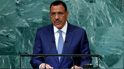 Darbeyle devrilen liderden kaçma girişimi