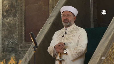 Ali Erbaş Ayasofya’da elinde kılıçla Filistin hutbesi verdi