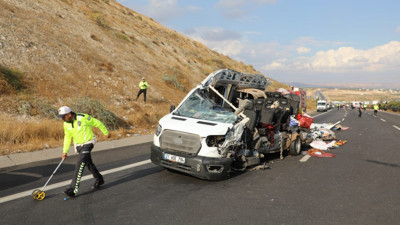 TAG Otoyolu'nda katliam gibi kaza! Yolcu minibüsünün yarısı yok oldu: 5 ölü, 5 yaralı