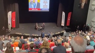 AKP'li kadın 'yerel seçimleri kaybedeceğiz' dedi ortalık karıştı. Katılımcılar arasındaki Mete Yarar salonu terk etti