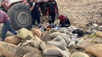 Adıyaman'da, devrilen traktördeki karı- kocayı ölüm ayırdı
