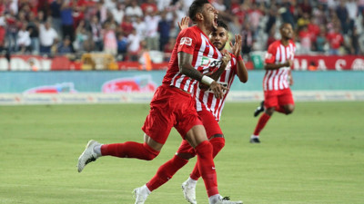 Antalyaspor'da futbolcular maça çıkmayacaklarını açıkladı