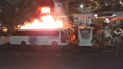 Otogarda yolcu otobüsü alev alev yandı