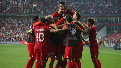 Merih Demiral ameliyat oldu. Aylarca sahalardan uzak kalacak