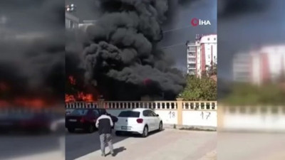 Dikim atölyesi ve deposunda yangın: Kara dumanlar kentin birçok noktasından görüldü