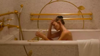 Meryem Uzerli küvette üstsüz poz verdi