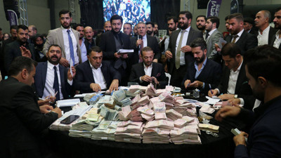 Van'da aşiret düğününde takılan takı dudak uçuklattı