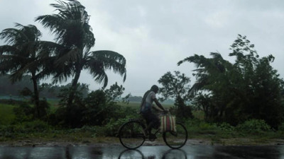 Hamoon siklon fırtınası nedeniyle 1,5 milyon kişi tahliye edildi
