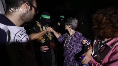 Serbest bırakılan İsrailli rehine: Hamas bize iyi davrandı