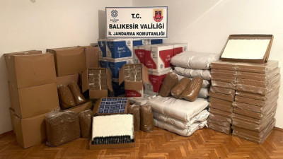 1 tona yakın kaçak tütün yakalandı. 11 kişi gözaltına alındı
