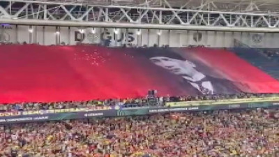 Fenerbahçeli taraftarlar Kadıköy'de: "Mustafa Kemal'in Askerleriyiz!"