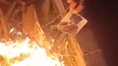 Kayseri'de üç genç Atatürk'ün fotoğrafını yaktı