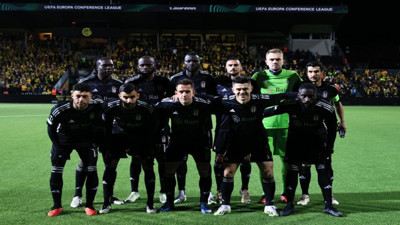 Beşiktaş taraftarı oteli bastı Burak Yılmaz sakinleştirdi