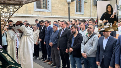 KYK yurdunda ihmal nedeniyle düşen asansörle duvar arasına sıkışıp can veren Zeren Ertaş son yolculuğuna uğurlandı