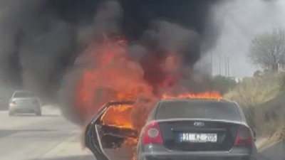 Seyir halindeki otomobil alev alev yandı (27 Ekim 2023)