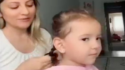 5 yaşındaki Kumsal Atatürk'ün sesini duyunca duygulandı