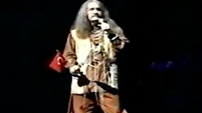 Barış Manço'nun 1992 yılında Japonya'dan Cumhuriyetimizin 100. yılına seslendiği görüntüler