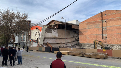 Ankara’da 3 katlı bina çöktü
