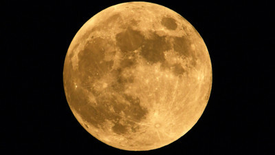 ‘Süper Ay’ Ahlat semalarında kartpostallık manzara oluşturdu