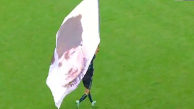 Adanasporlu Yusuf Erdoğan'dan Mustafa Kemal Atatürklü bayrakla saha turu