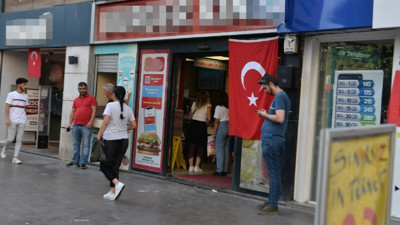 ‘Yemeğinizde bebek kanı var’ diyerek garsonu bıçakladı. İsrail-Filistin savaşına tepkiler çığırından çıktı düşmanlığı