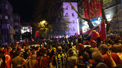 Halk Cumhuriyet’e sahip çıktı İstanbullular Bağdat Caddesine akın etti