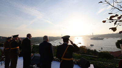 Donanmayı selamlamak için başka yer mi bulamadınız! Neden Vahdettin Köşkü'nden selamlama yapıldığını Arslan Tekin açıkladı