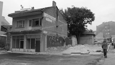 Odunpazarı'nda bulunan metruk bina bölge halkını korkutuyor