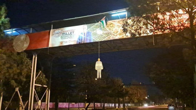 Afyon'da Netanyahu'yu sallandırdılar. Görenler bir kere daha baktı